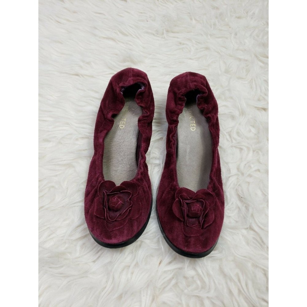 Restricted Delilah Size 9.5 Suede Wedge Pump With Flower Burgendy - Picture 1 of 3